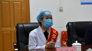 南京大熊猫过上“深宅”生活 “没事”上个直播卖萌‘JDB电子游戏官网’(图3) JDB电子游戏官网